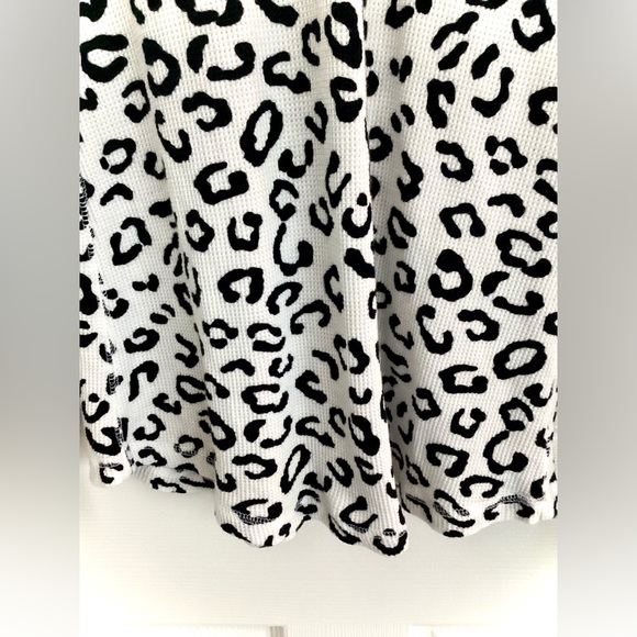 OP Black & White Leopard Thermal Top - Picture 3 of 10